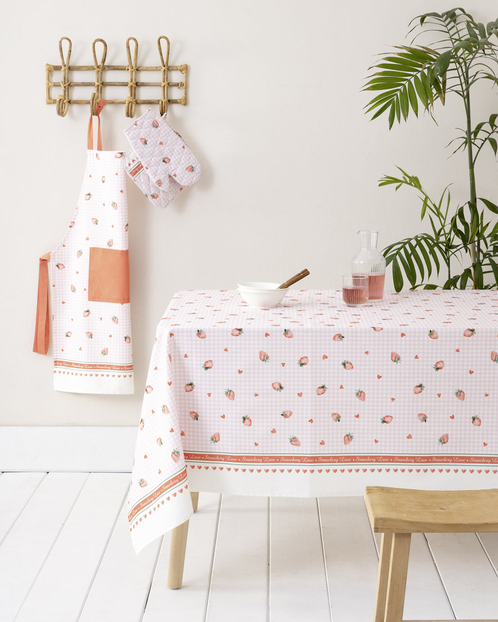 Τραπεζομάντηλο 140x240 - Strawberry Love